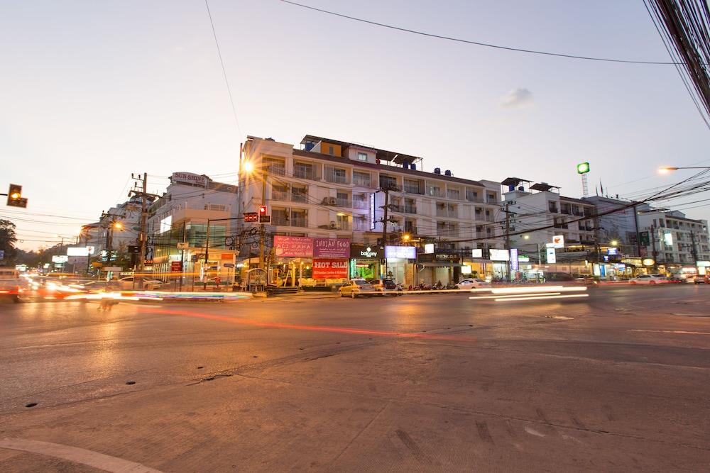 Patong Buri Hotel Exterior foto